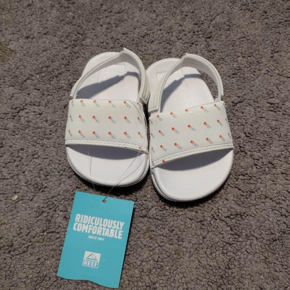 NWT Girls Reef Sandals
